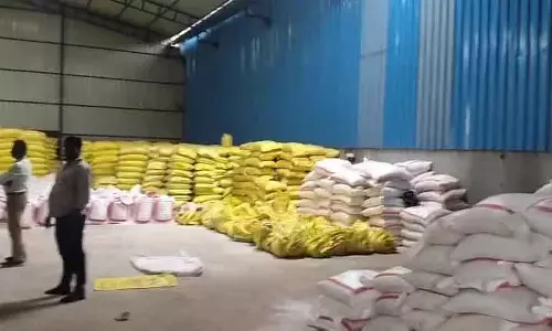 Nelamangala : यूरिया का अवैध भंडारण Nelamangala : यूरिया का अवैध भंडारण