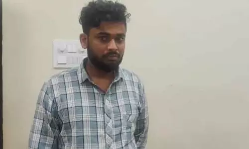 UPI ऐप के ज़रिए व्यापारियों को धोखा देने के आरोप में युवक गिरफ्तार UPI ऐप के ज़रिए व्यापारियों को धोखा देने के आरोप में युवक गिरफ्तार