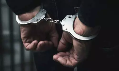 Berhampur में महिला से रेप के आरोप में चेन्नई से एक आदमी को गिरफ्तार किया Berhampur में महिला से रेप के आरोप में चेन्नई से एक आदमी को गिरफ्तार किया
