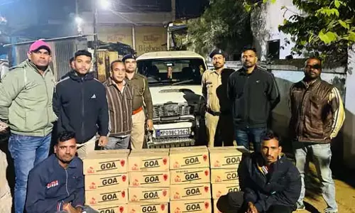 स्कॉर्पियो से शराब की 20 पेटियां जब्त, राजनांदगांव में दो सप्लायर गिरफ्तार
