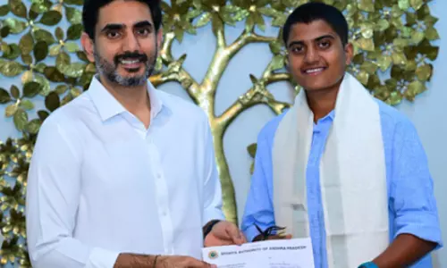 Andhra ने महिला क्रिकेटर श्री चरणी को 2.5 करोड़ रुपये का नकद इनाम दिया