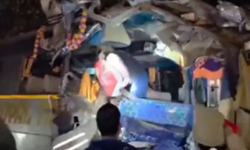 उत्तर प्रदेश के Basti में ट्रक और बस की टक्कर में चार तीर्थयात्रियों की मौत, 20 घायल