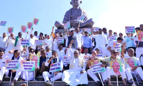 Karnataka में कांग्रेस ने हेराल्ड मामले को लेकर विरोध प्रदर्शन किया Karnataka में कांग्रेस ने हेराल्ड मामले को लेकर विरोध प्रदर्शन किया