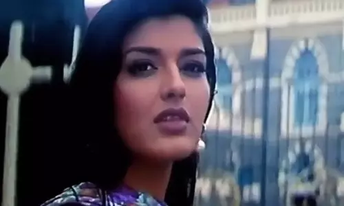 Sonali बेंद्रे ने अक्षय खन्ना के साथ दहक के 26 साल पूरे होने का जश्न मनाया