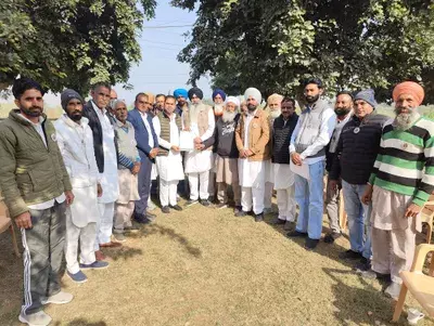 Sirsa के किसानों ने सांसदों को अपनी मांगें सौंपी Sirsa के किसानों ने सांसदों को अपनी मांगें सौंपी
