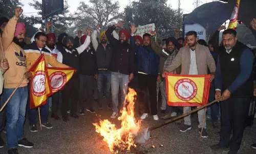 Ludhiana: चुनाव ड्यूटी पर जाते समय जान गंवाने वाले शिक्षकों के लिए न्याय की मांग