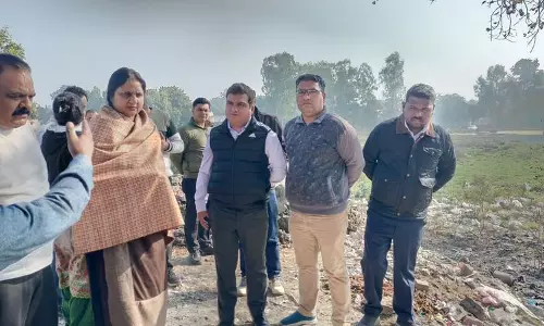 Haryana : मेयर ने ओवरफ्लो हो रही नाली का निरीक्षण किया Haryana : मेयर ने ओवरफ्लो हो रही नाली का निरीक्षण किया