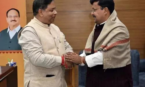 Sat Sharma ने बीजेपी के राष्ट्रीय कार्यकारी अध्यक्ष को सम्मानित किया Sat Sharma ने बीजेपी के राष्ट्रीय कार्यकारी अध्यक्ष को सम्मानित किया