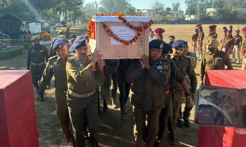 Majalta मुठभेड़ में शामिल 3 पाक आतंकवादी खाने की तलाश में गांव में आए, ऑपरेशन जारी Majalta मुठभेड़ में शामिल 3 पाक आतंकवादी खाने की तलाश में गांव में आए, ऑपरेशन जारी