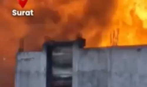 Surat: मखिगा गांव में केमिकल यूनिट में भीषण आग लग गई