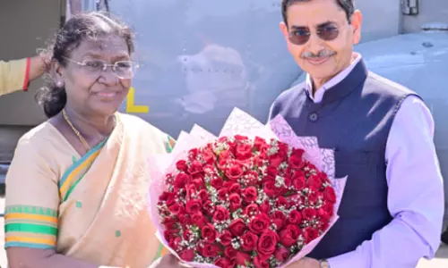 राष्ट्रपति द्रौपदी मुर्मू सर्दियों के प्रवास के लिए Hyderabad पहुंचीं राष्ट्रपति द्रौपदी मुर्मू सर्दियों के प्रवास के लिए Hyderabad पहुंचीं