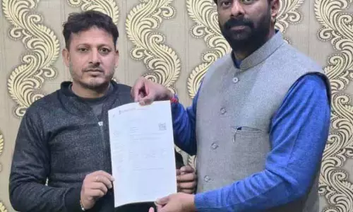 JAMMU: केशव चोपड़ा ने बांटे आयुष्मान और राशन कार्ड JAMMU: केशव चोपड़ा ने बांटे आयुष्मान और राशन कार्ड