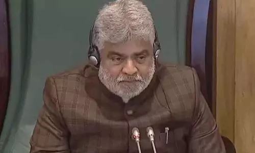 Speaker गद्दम प्रसाद ने दलबदल करने वाले विधायकों की अयोग्यता याचिकाओं को खारिज कर दिया Speaker गद्दम प्रसाद ने दलबदल करने वाले विधायकों की अयोग्यता याचिकाओं को खारिज कर दिया