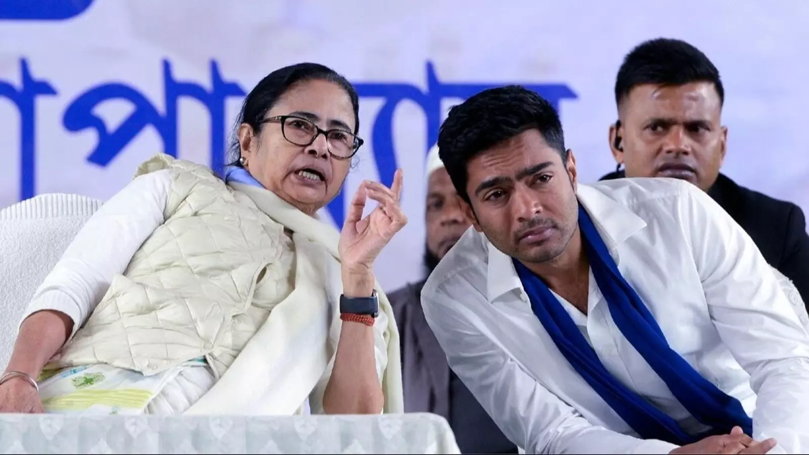 Kolkata: ममता बनर्जी के पक्ष में अभिषेक का खुला बयान Kolkata: ममता बनर्जी के पक्ष में अभिषेक का खुला बयान
