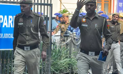 दिल्ली पुलिस में 9,200 से ज़्यादा कर्मियों की कमी का सामना कर रही है: MHA दिल्ली पुलिस में 9,200 से ज़्यादा कर्मियों की कमी का सामना कर रही है: MHA