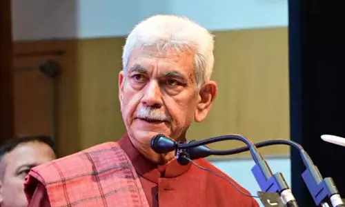 एलजी ने JKP शहीद को श्रद्धांजलि दी एलजी ने JKP शहीद को श्रद्धांजलि दी