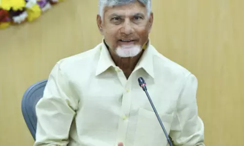 आंध्र प्रदेश में CM का आदेश: सेवाओं की डिलीवरी में तेजी लाएं कलेक्टर आंध्र प्रदेश में CM का आदेश: सेवाओं की डिलीवरी में तेजी लाएं कलेक्टर