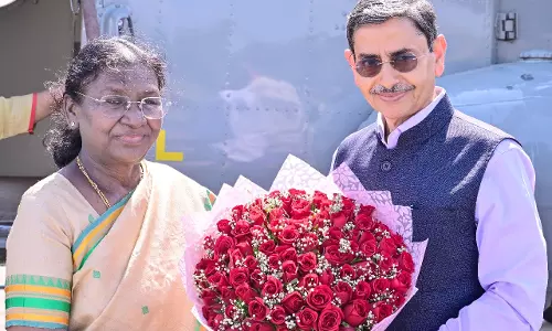 राष्ट्रपति द्रौपदी मुर्मू सर्दियों के प्रवास के लिए हैदराबाद पहुंचीं राष्ट्रपति द्रौपदी मुर्मू सर्दियों के प्रवास के लिए हैदराबाद पहुंचीं
