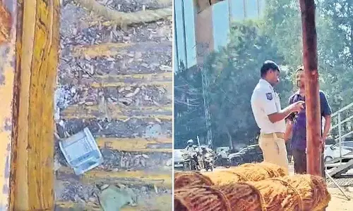 CP Sajjanar ने पेंडिंग चालानों को लेकर जुबली हिल्स ट्रैफिक इंस्पेक्टर का ट्रांसफर किया CP Sajjanar ने पेंडिंग चालानों को लेकर जुबली हिल्स ट्रैफिक इंस्पेक्टर का ट्रांसफर किया