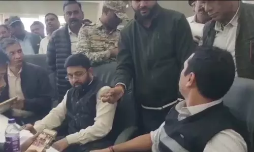 जब पटवारी पर भड़के कलेक्टर साहब...ऑन द स्पॉट लिया ये फैसला जब पटवारी पर भड़के कलेक्टर साहब...ऑन द स्पॉट लिया ये फैसला