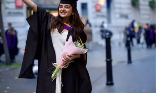 ‘दृश्यम’ की छोटी बेटी बनी LSE ग्रेजुएट, शेयर की प्रेरक कहानी