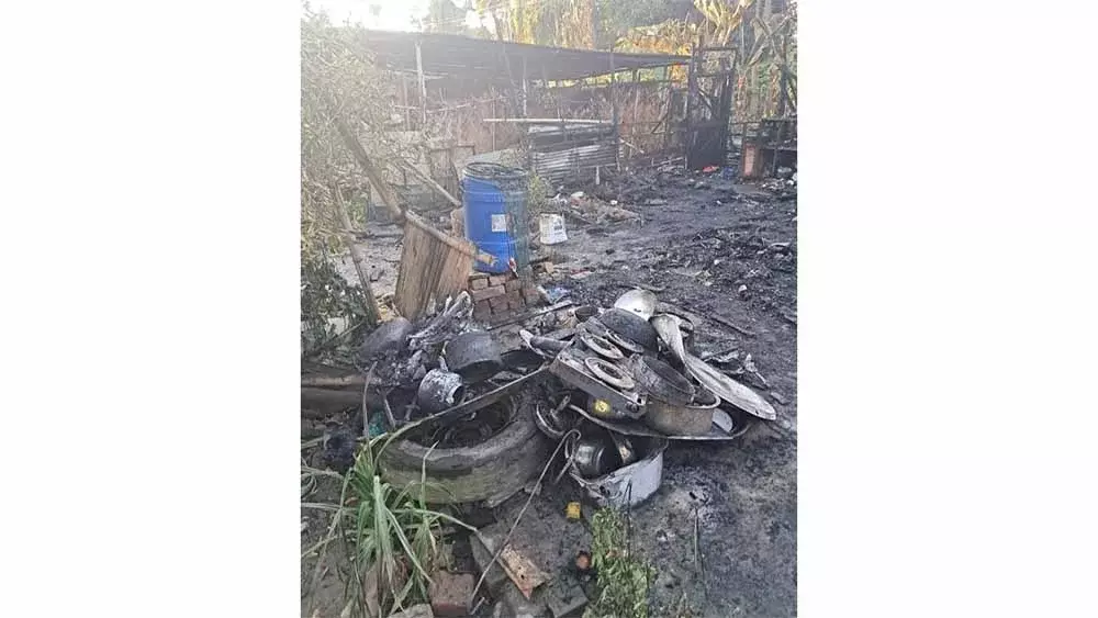 Nagaland : लेंगरिजन लेन 4 में एक घर में आग लग गई Nagaland : लेंगरिजन लेन 4 में एक घर में आग लग गई