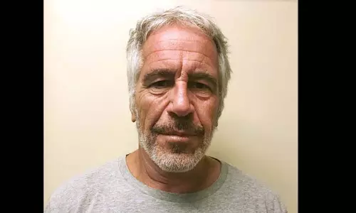 अपराध सामने आने से पहले Jeffrey Epstein ने अपनी दौलत कैसे बनाई? अपराध सामने आने से पहले Jeffrey Epstein ने अपनी दौलत कैसे बनाई?