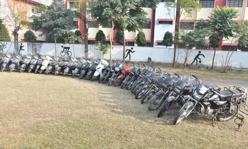 Amritsar: शहर में विशेष अभियान के दौरान 53 चोरी के वाहन बरामद किए गए Amritsar: शहर में विशेष अभियान के दौरान 53 चोरी के वाहन बरामद किए गए