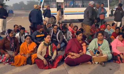 Odisha में 24 घंटे स्वास्थ्य सेवा की मांग को लेकर विरोध प्रदर्शन