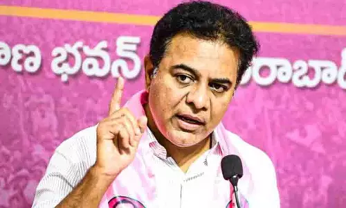 KTR ने दलबदलू विधायकों पर स्पीकर के फैसले को लोकतंत्र की हत्या बताया KTR ने दलबदलू विधायकों पर स्पीकर के फैसले को लोकतंत्र की हत्या बताया