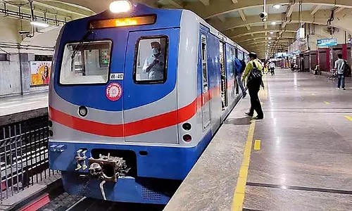 मैकेनिकल खराबी के कारण मेट्रो सेवा बाधित, Blue Line पर भारी देरी
