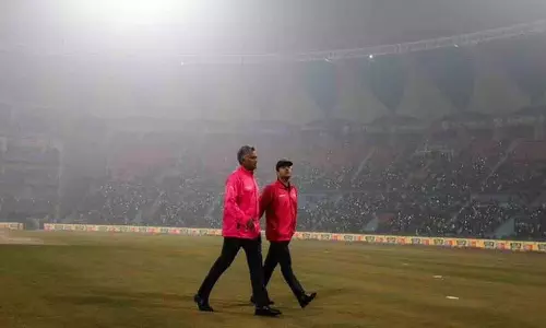 पूरा स्टेडियम कोहरे से ढका हुआ है.. चौथा T20 मैच टॉस के बिना ही रद्द कर दिया गया