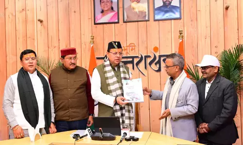 CM धामी ने जन-जन की सरकार, जन-जन के द्वार कार्यक्रम की तैयारियों की समीक्षा की