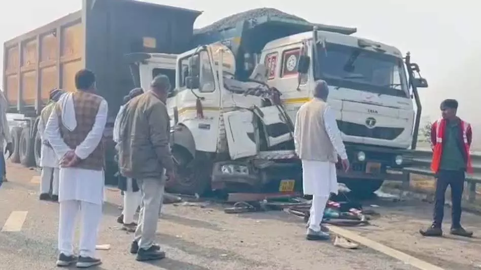 CISF इंस्पेक्टर और बिजनेसमैन की मौत, कई वाहन टकराए CISF इंस्पेक्टर और बिजनेसमैन की मौत, कई वाहन टकराए