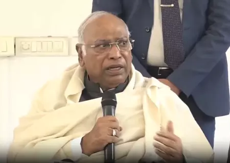 नेशनल हेराल्ड मामला बदले की भावना से प्रेरित, सत्य की हुई जीत: मल्लिकार्जुन खड़गे नेशनल हेराल्ड मामला बदले की भावना से प्रेरित, सत्य की हुई जीत: मल्लिकार्जुन खड़गे