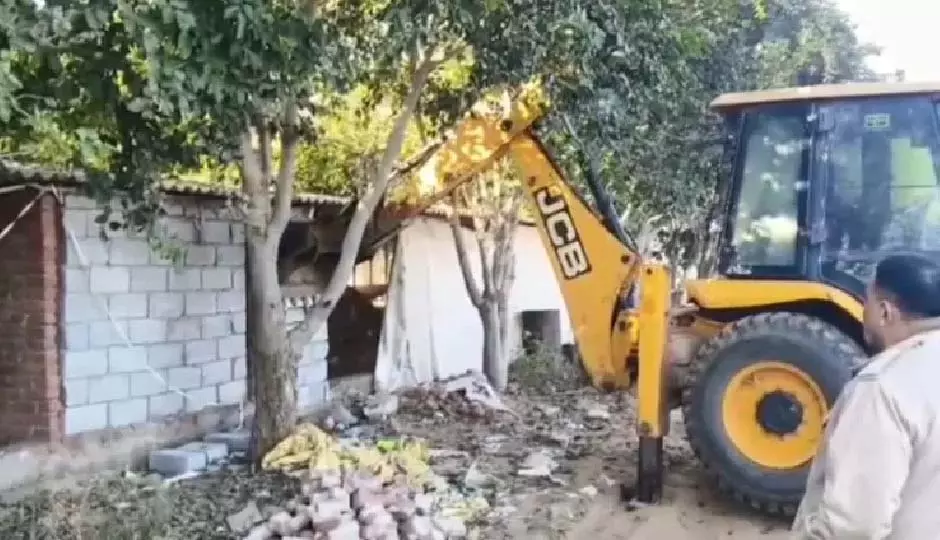 Rajasthan: 100 करोड़ की ड्रग्स फैक्ट्री पर चला बुलडोजर Rajasthan: 100 करोड़ की ड्रग्स फैक्ट्री पर चला बुलडोजर