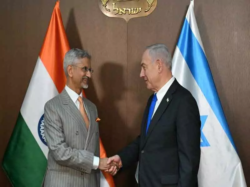 विदेश मंत्री ने Israeli पीएम से सहयोग बढ़ाने पर बातचीत की विदेश मंत्री ने Israeli पीएम से सहयोग बढ़ाने पर बातचीत की