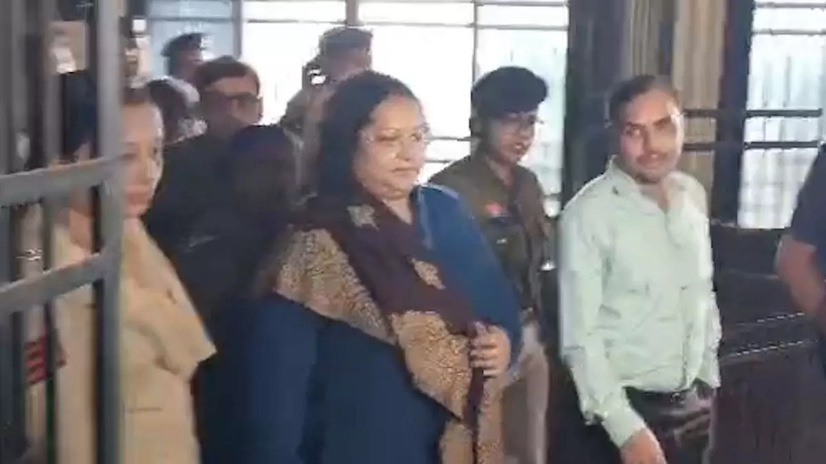 सौम्या चौरसिया को ED कोर्ट में किया गया पेश, रिमांड में लेने की तैयारी सौम्या चौरसिया को ED कोर्ट में किया गया पेश, रिमांड में लेने की तैयारी