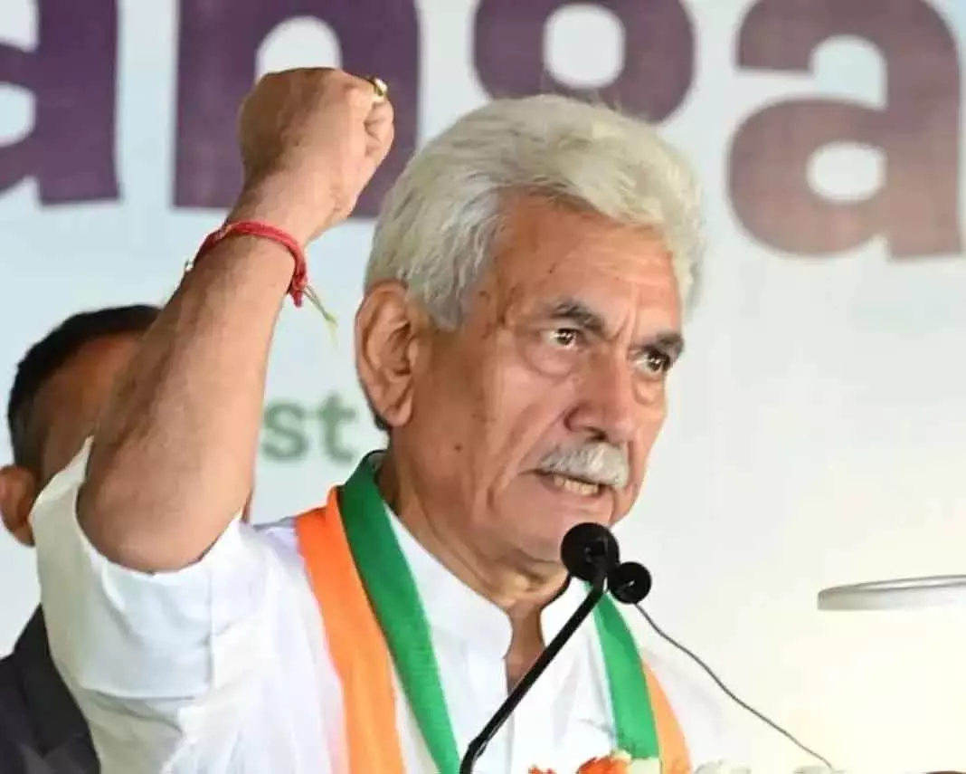 विजय दिवस: तिरंगा स्वतंत्रता, सम्मान और बलिदान का प्रतीक – LG Sinha विजय दिवस: तिरंगा स्वतंत्रता, सम्मान और बलिदान का प्रतीक – LG Sinha