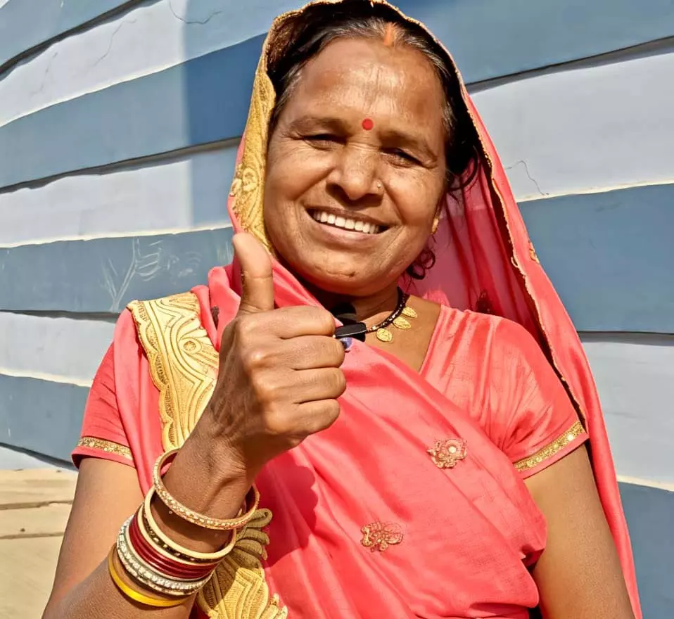 बृजबाई कर रही है घर गृहस्थी के कार्यों में राशि का उपयोग बृजबाई कर रही है घर गृहस्थी के कार्यों में राशि का उपयोग