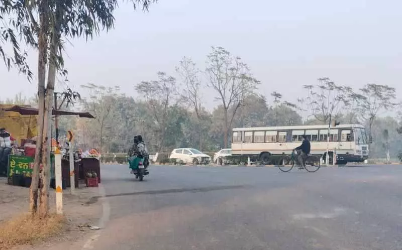 Ludhiana: कोहरे में अनाधिकृत हाईवे वेंड्स से दुर्घटना का खतरा बढ़ जाता है Ludhiana: कोहरे में अनाधिकृत हाईवे वेंड्स से दुर्घटना का खतरा बढ़ जाता है