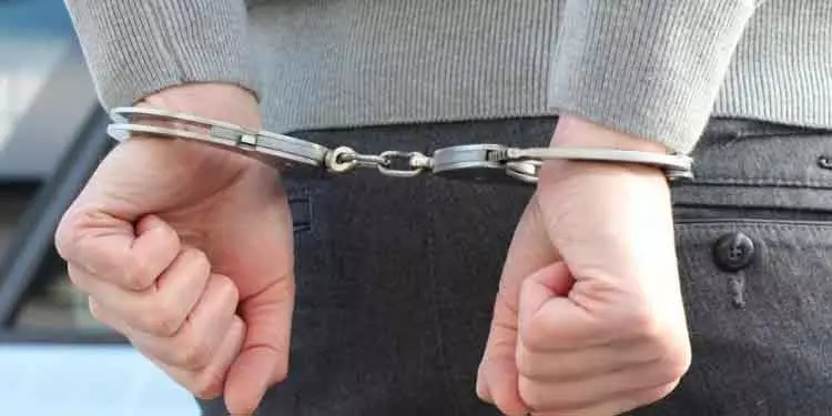 Odisha EOW ने यूपी में कपल को 20 करोड़ रुपये धोखाधड़ी में गिरफ्तार किया Odisha EOW ने यूपी में कपल को 20 करोड़ रुपये धोखाधड़ी में गिरफ्तार किया
