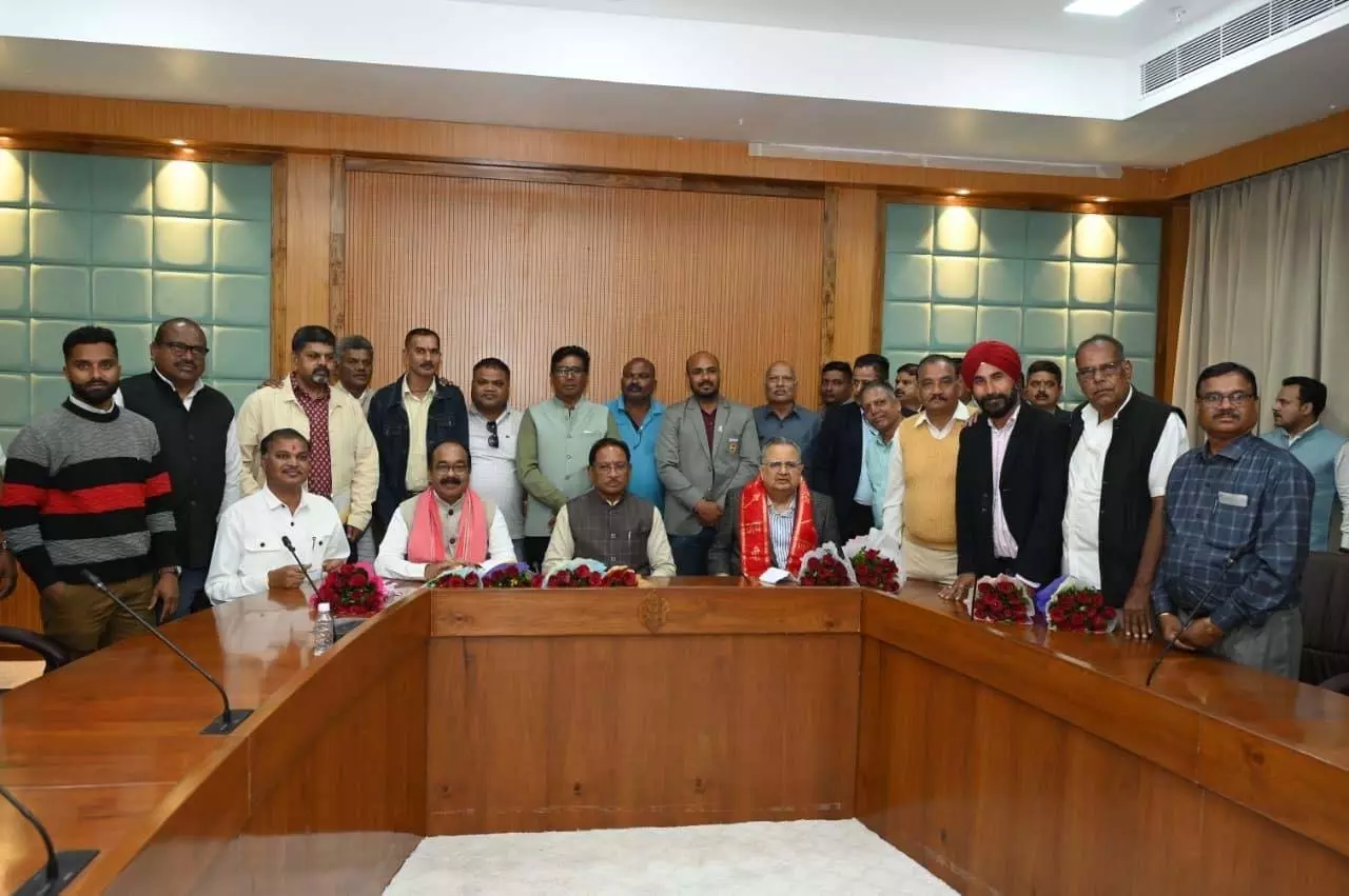 हॉकी टूर्नामेंट में शामिल होने CM विष्णुदेव साय को मिला निमंत्रण हॉकी टूर्नामेंट में शामिल होने CM विष्णुदेव साय को मिला निमंत्रण