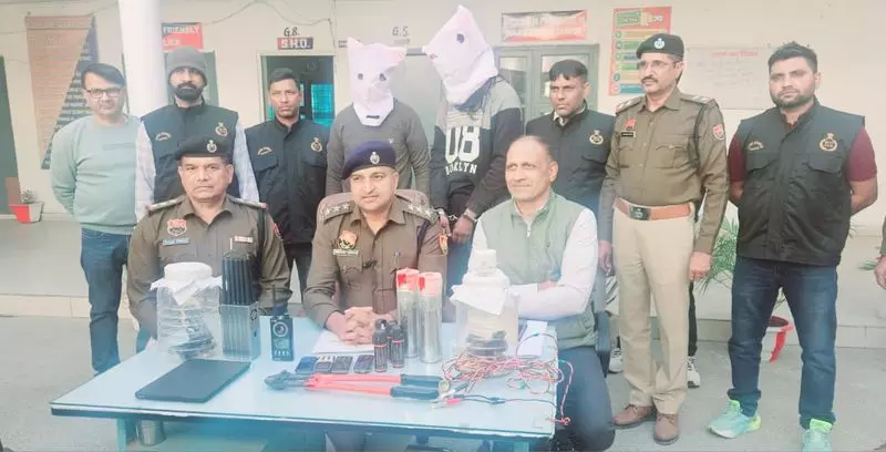 Haryana : दो युवकों ने कैब ड्राइवर पर गोली चलाई कार और कैश लेकर फरार हो गए Haryana : दो युवकों ने कैब ड्राइवर पर गोली चलाई कार और कैश लेकर फरार हो गए