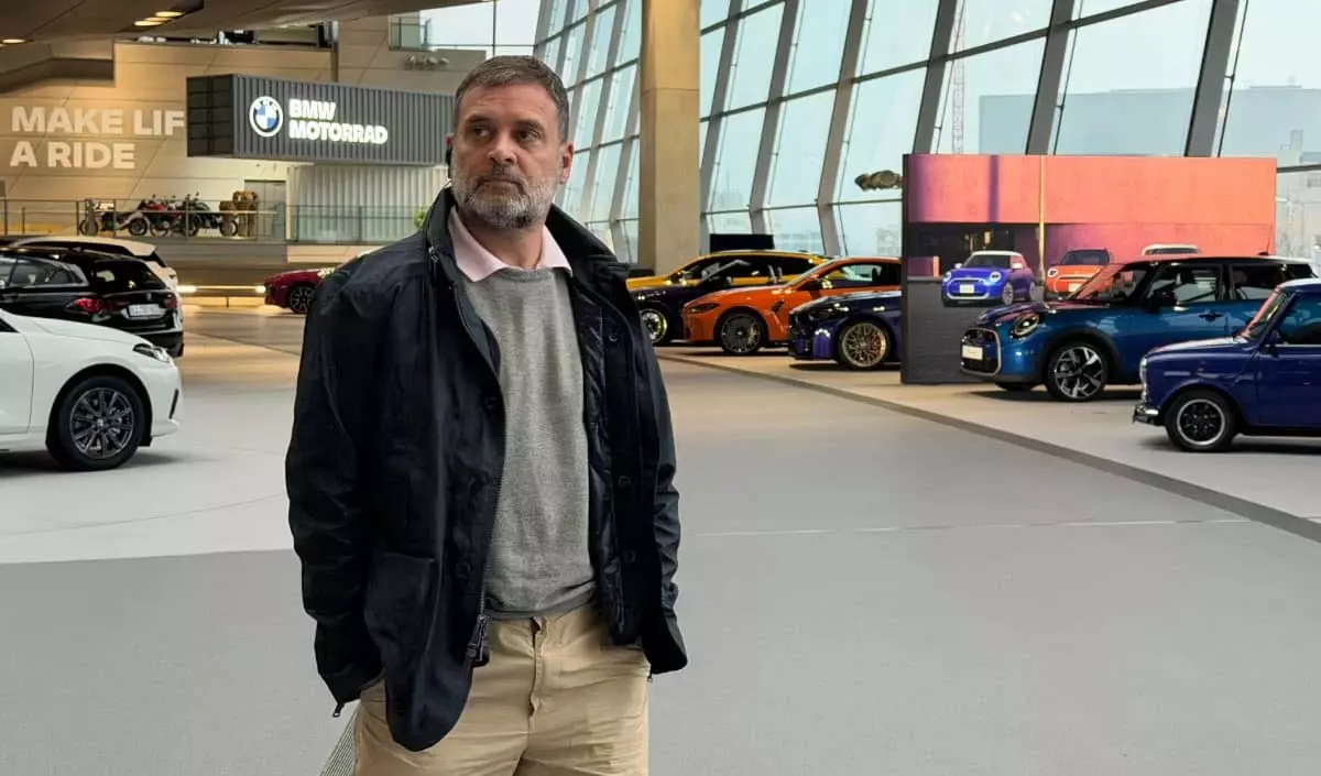 राहुल गांधी ने जर्मनी के BMW शोरूम का किया दौरा राहुल गांधी ने जर्मनी के BMW शोरूम का किया दौरा