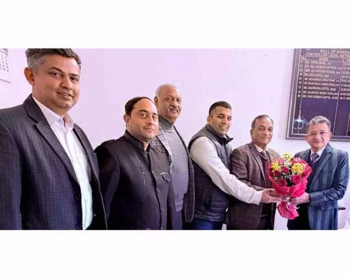 JAMMU: कंट्रोलर लीगल मेट्रोलॉजी ने इंडस्ट्री, तेल कंपनियों के साथ बैठकें कीं JAMMU: कंट्रोलर लीगल मेट्रोलॉजी ने इंडस्ट्री, तेल कंपनियों के साथ बैठकें कीं