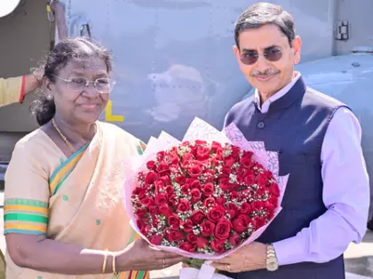 राष्ट्रपति द्रौपदी मुर्मू सर्दियों के प्रवास के लिए Hyderabad पहुंचीं राष्ट्रपति द्रौपदी मुर्मू सर्दियों के प्रवास के लिए Hyderabad पहुंचीं