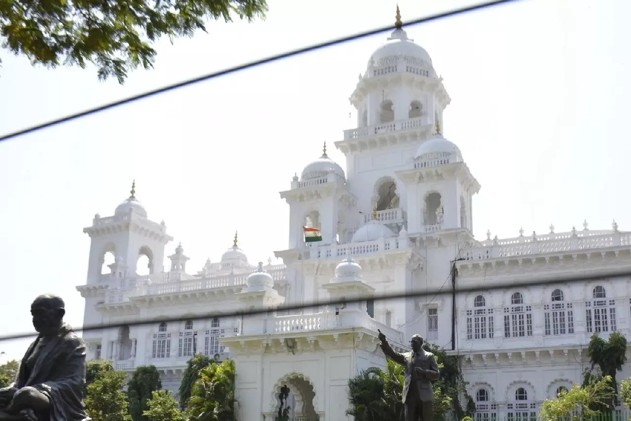 Telangana स्पीकर ने पांच BRS विधायकों को अयोग्य ठहराने वाली याचिकाएं खारिज कीं Telangana स्पीकर ने पांच BRS विधायकों को अयोग्य ठहराने वाली याचिकाएं खारिज कीं