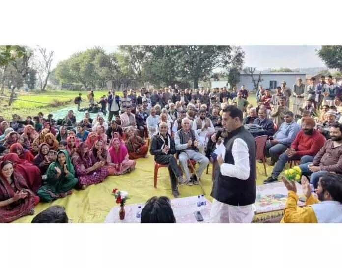 KATHUA: जसरोटिया ने जुथाना में 11 लाख रुपये के खेल के मैदान का उद्घाटन किया KATHUA: जसरोटिया ने जुथाना में 11 लाख रुपये के खेल के मैदान का उद्घाटन किया