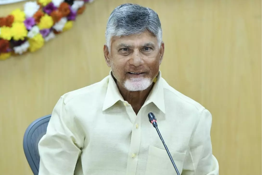 Andhra CM ने कलेक्टरों से सेवाओं की डिलीवरी की गति पर ध्यान देने को कहा Andhra CM ने कलेक्टरों से सेवाओं की डिलीवरी की गति पर ध्यान देने को कहा